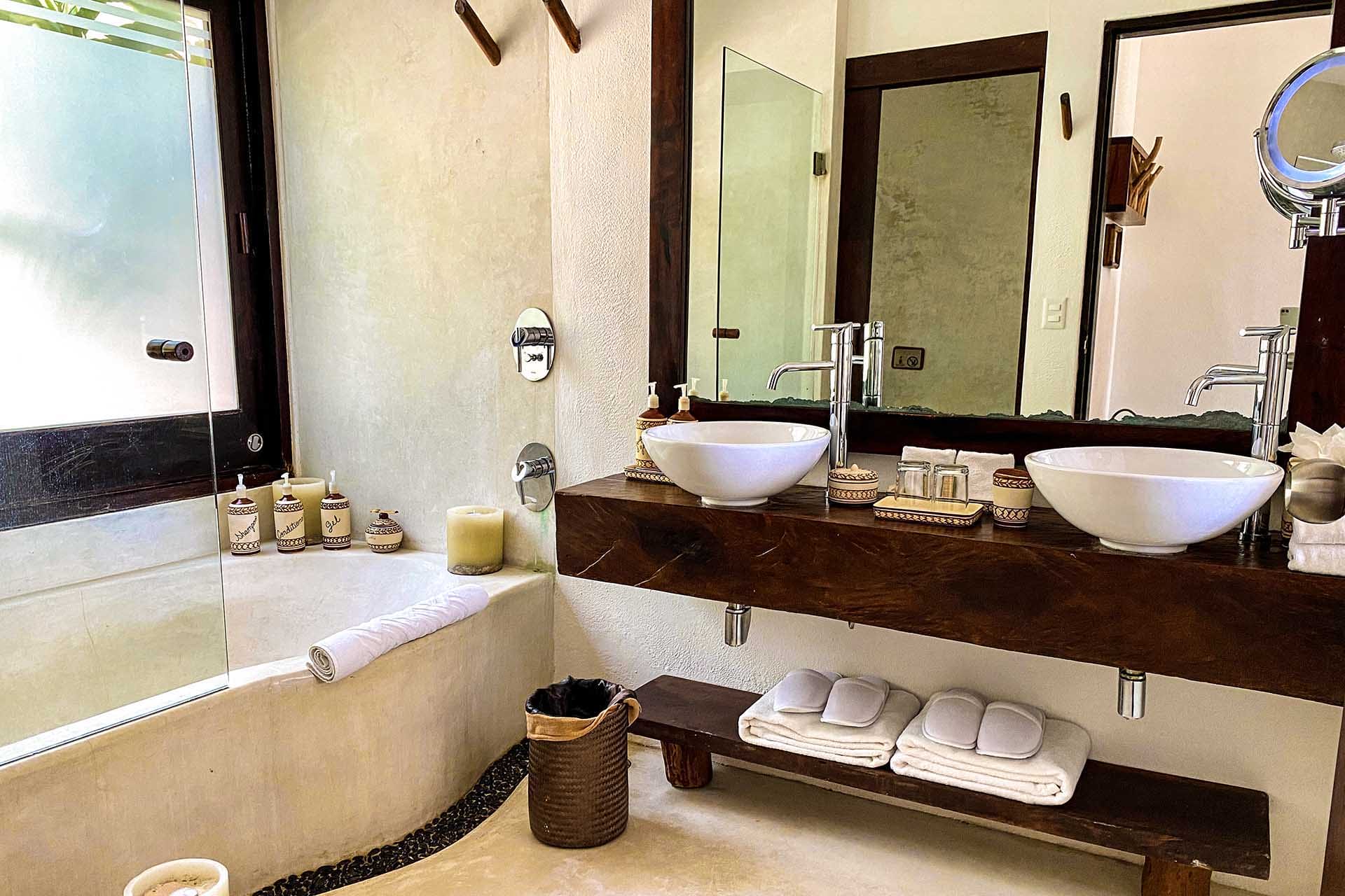 Deluxe room bathroom