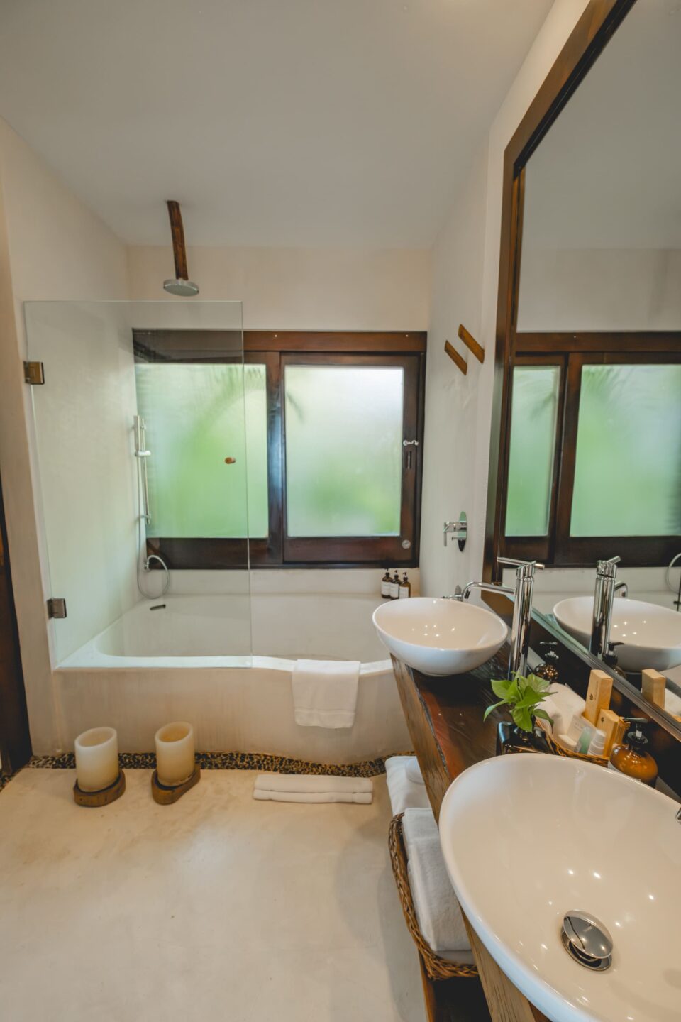 Deluxe room bathroom with double sink, bathtub and shower